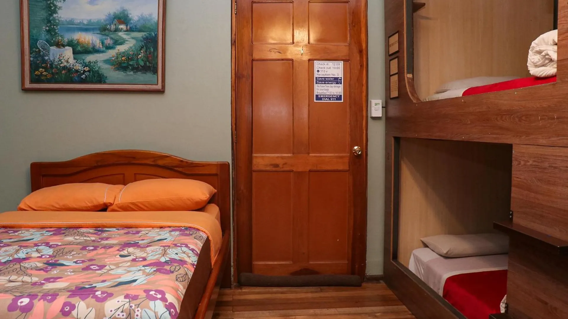 Blue House Youth Hostel Quito